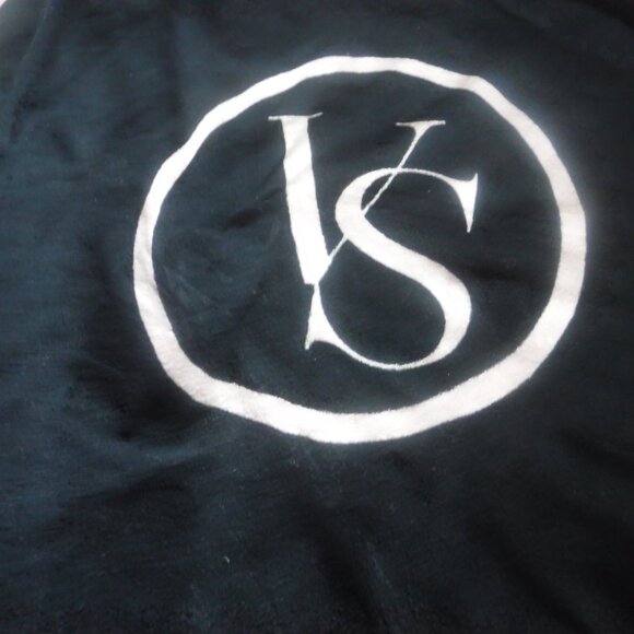 Victoria’s Secret Pink Black Logo Throw Blanket 67x48 - Picture 7 of 9